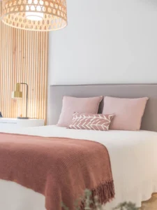 20 Pink and White Bedroom Ideas to Love